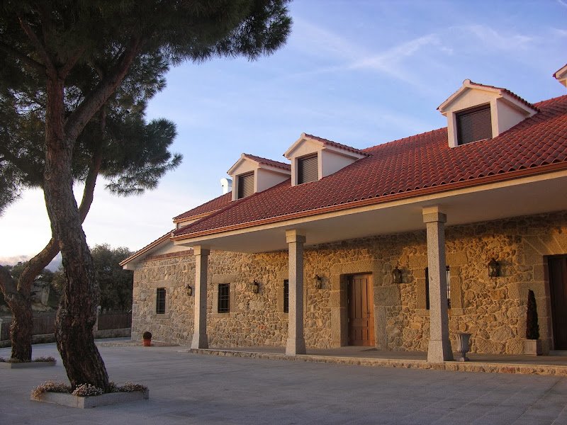 Albus Albi Hotel y Apartamentos Rurales en Madrid - ()