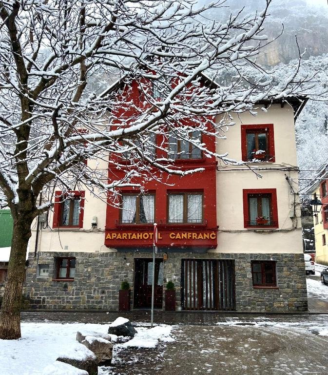 APARTAHOTEL CANFRANC - ()
