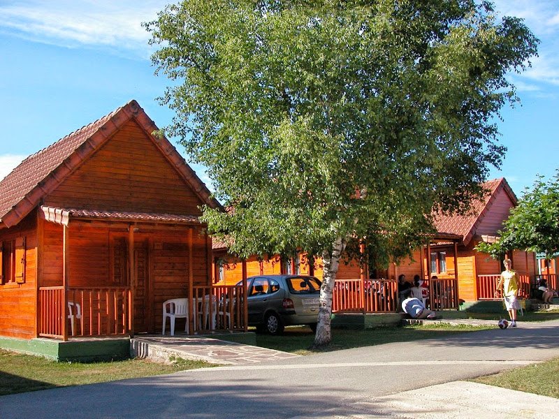 Camping Urrobi - ()