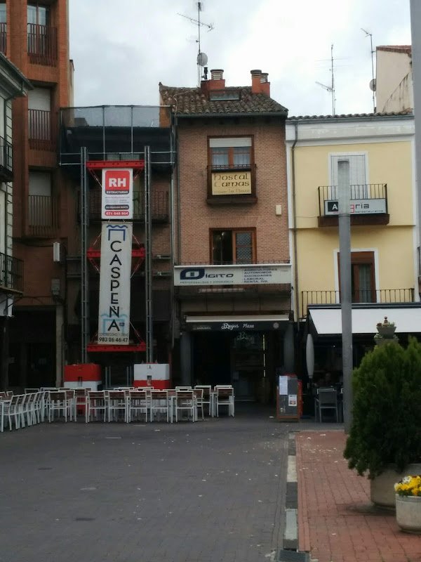 Hostal La Plaza - ()