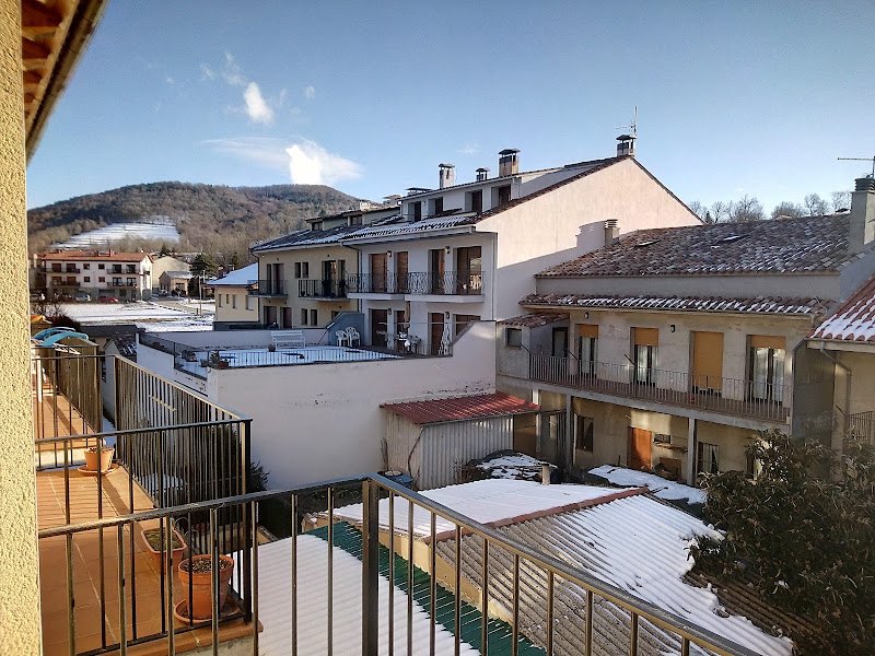 Hostal Restaurant Can Baral·la - ()
