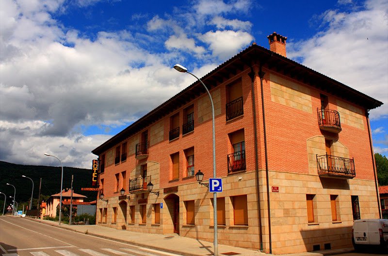 Hotel Alvargonzález - ()