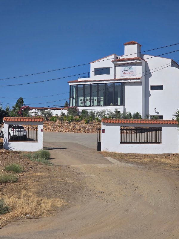 Hotel Mirasierra Hornachos S.L - ()