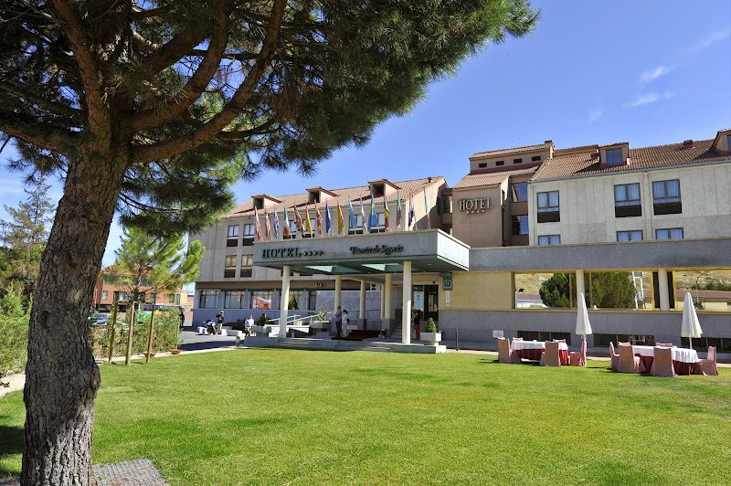 Hotel Puerta de Segovia - ()