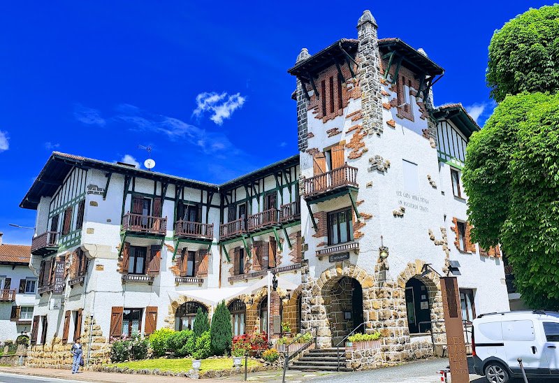 Hotel Restaurante Ayestarán - ()