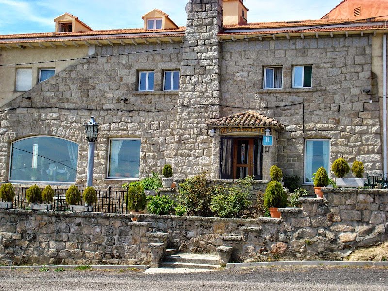 Hotel Sierra Oriente (hotel de 2 hojas de roble) - ()