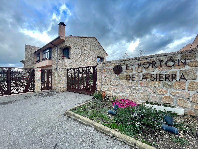 Hotel y Apartamentos El Portón de la Sierra - ()