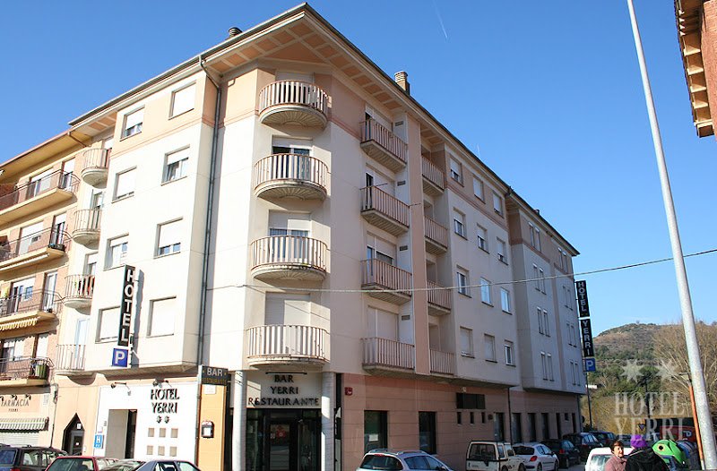 Hotel Yerri - ()