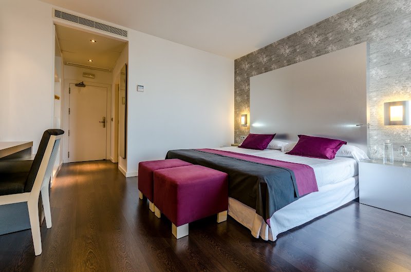 Hotel YIT Via Sevilla Mairena - ()