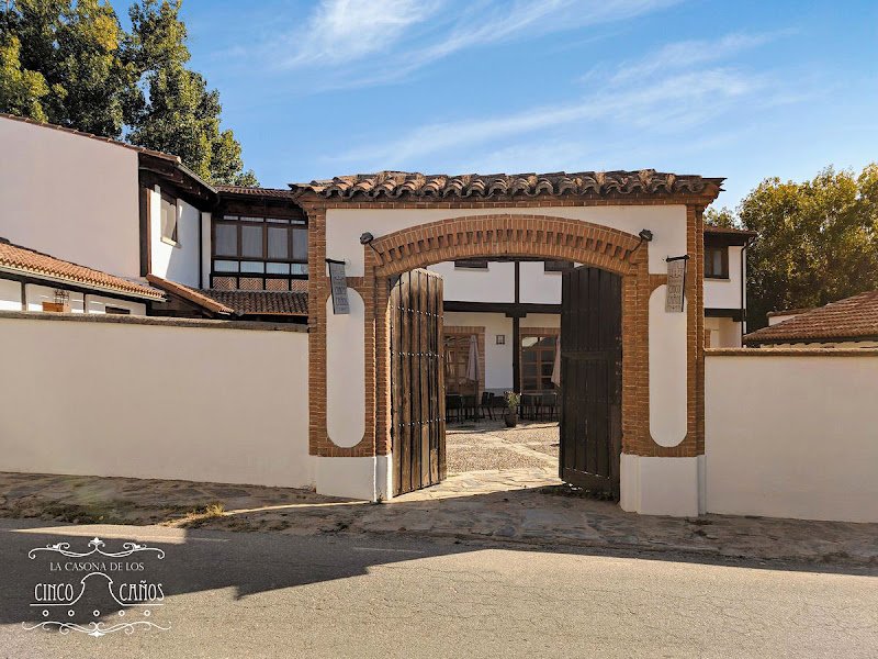 La Casona de los Cinco Caños - ()