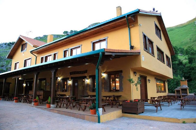 Posada La Vieja Escuela - Valles Pasiegos de Cantabria - ()