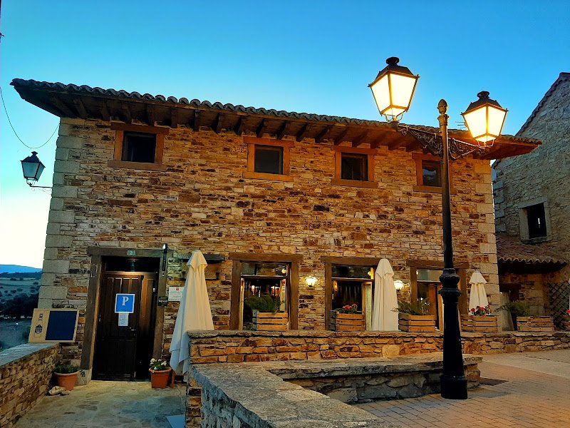 Posada Restaurante de Serrada en Puentes Viejas - ()