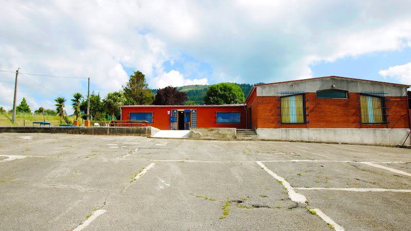 Refugio de Heras - Alojamiento para grupos y celebraciones - ()